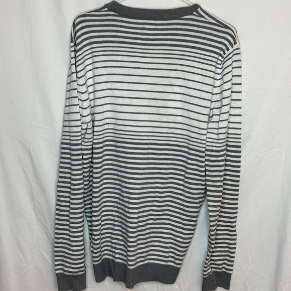 Gray & White stripe sweater - Picture 4 of 6